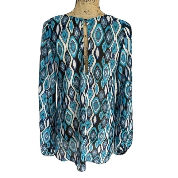 Show Me Your MuMu High Low Ikat Print Keyhole Back Blouse Blue and White - Picture 7 of 11